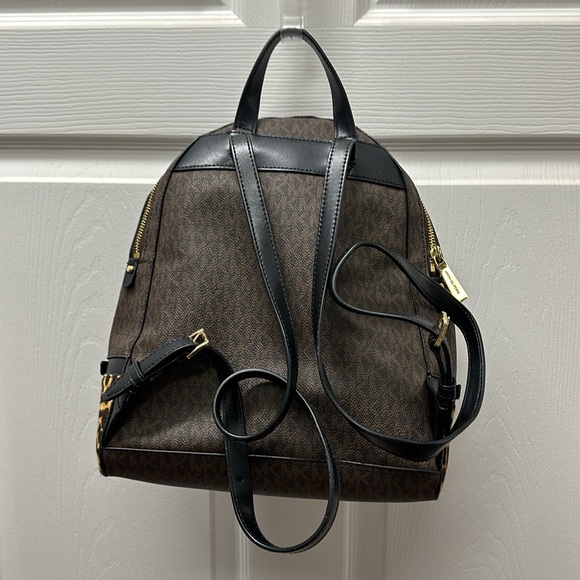 Michael Kors Medium Backpack Leopard - Picture 3 of 16
